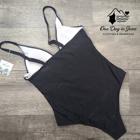 B2prity Cross Front V Neck One Piece Swimsuit Size S - Picture 7 of 7